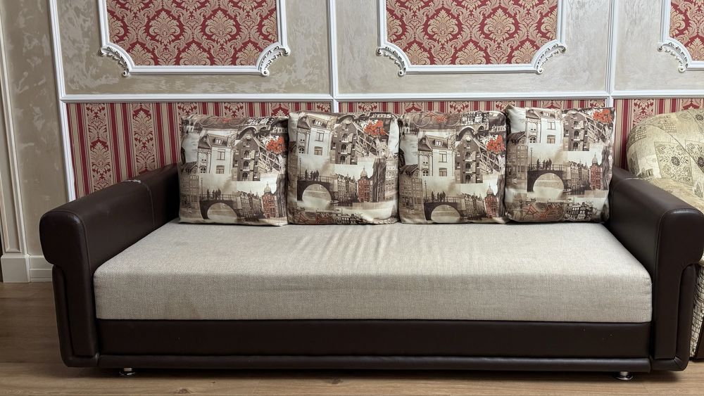 Диван с креслом.