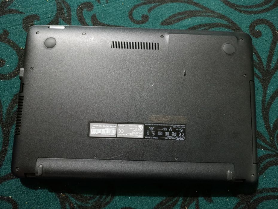 ASUS notebuk sotiladi