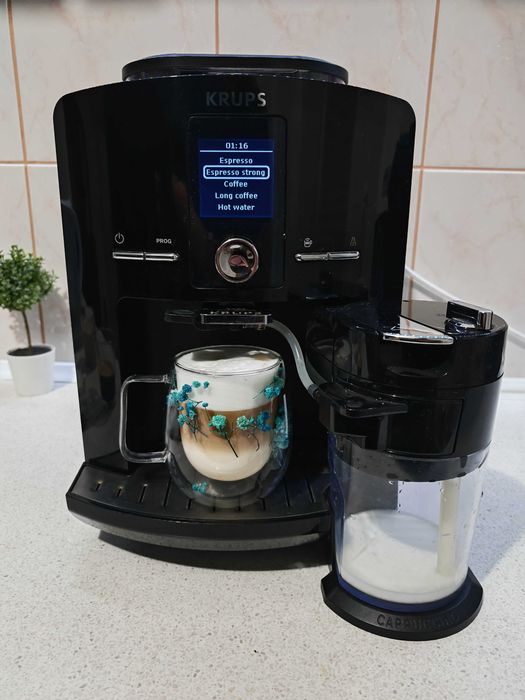 Espressor automat KRUPS EA829810, 15 bari, ecran LCD, 260 g, 1,7 L