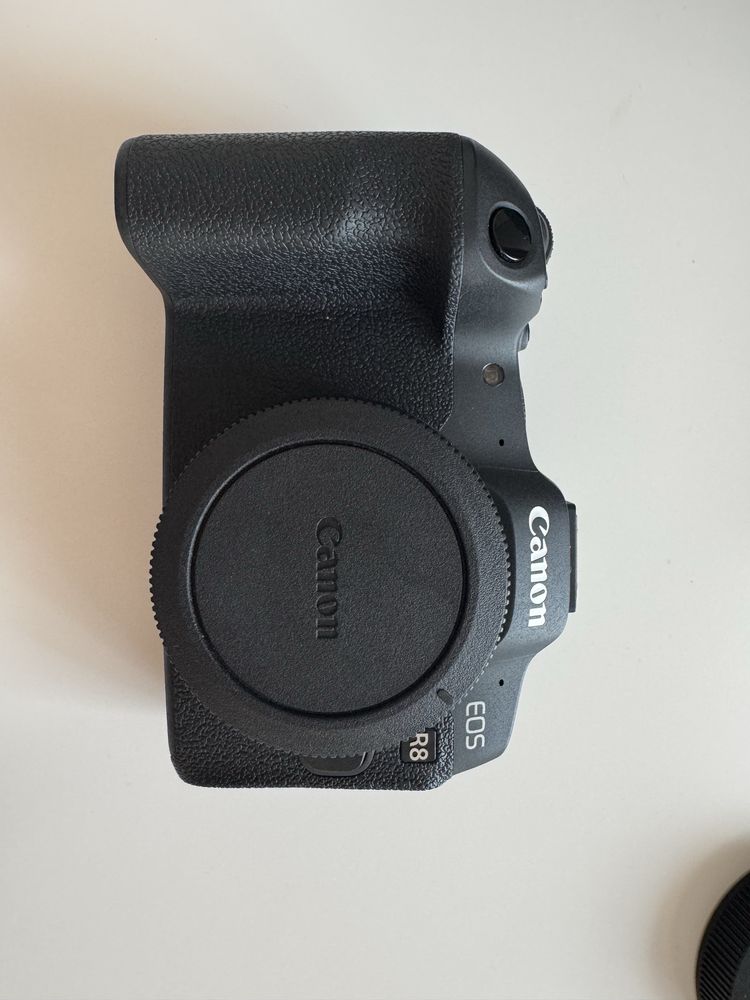 Canon EOS R8 + обектив RF 28mm f/2.8 STM и аксесоари