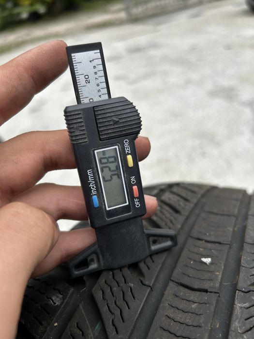 2бр Гуми зимни Continental 235/55R18