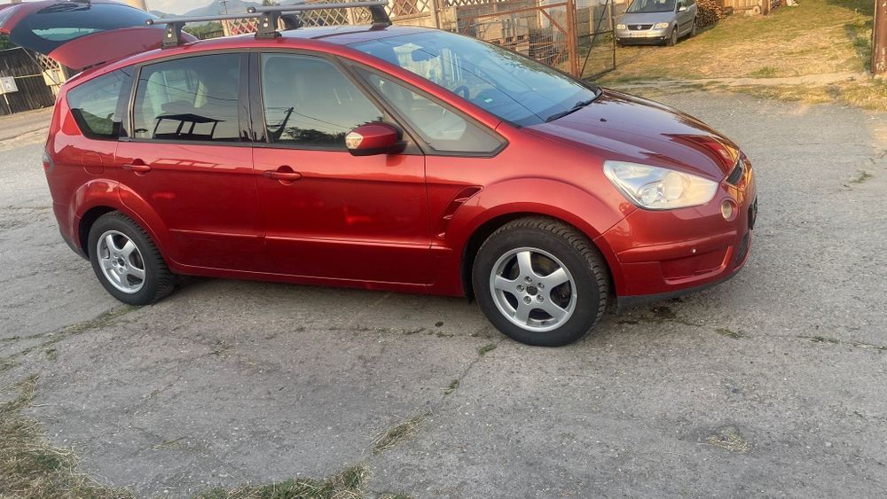 Vând Ford s-max ,adus din Germania.  Neînmatriculat in Ro