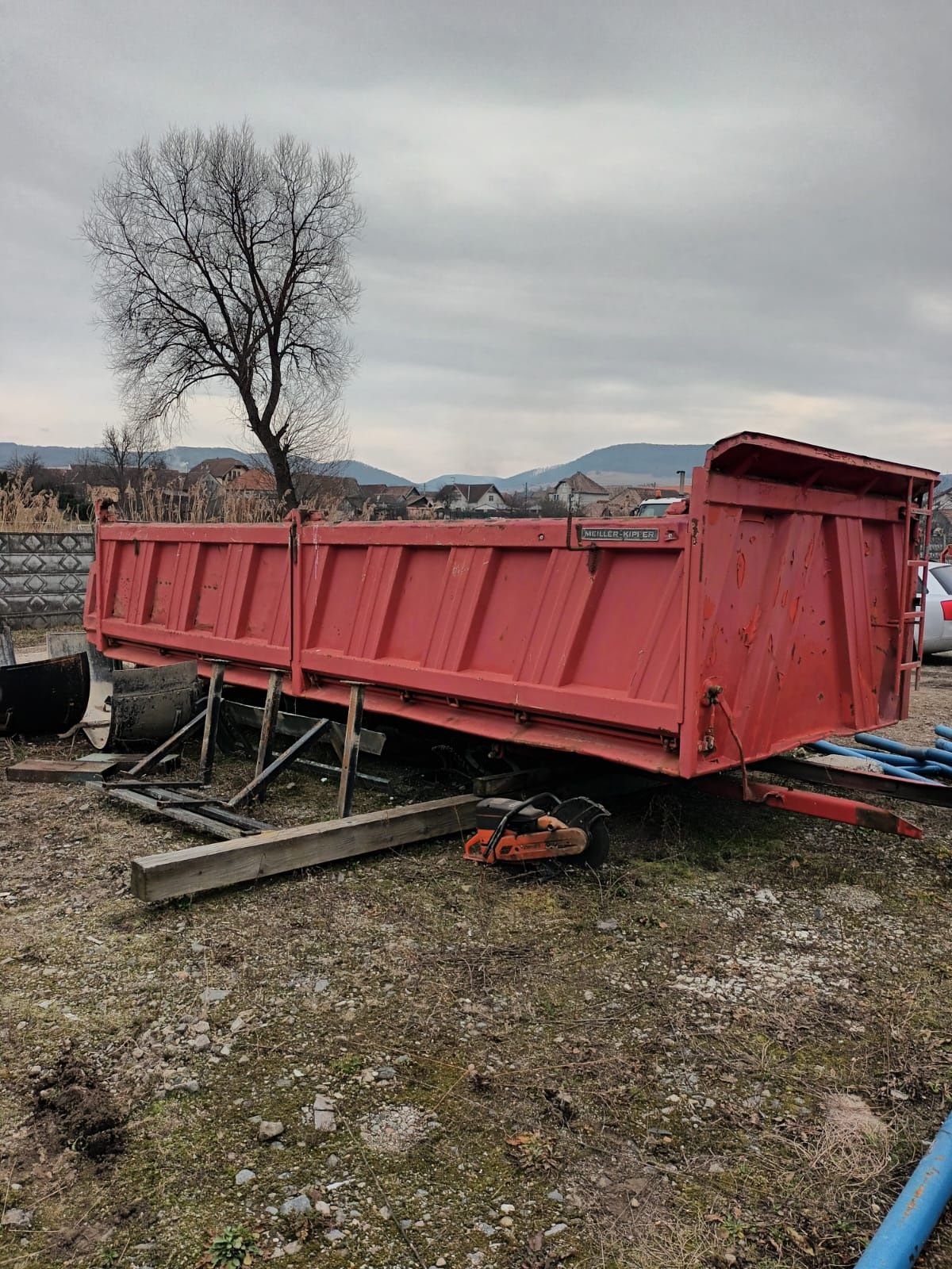 De vinzare cilindru compactor 24 to    bena  basculabila 8x4 iveco