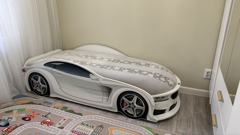 Продам детскую кровать-машинку