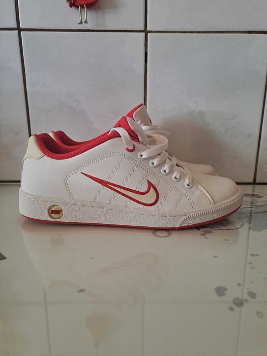 vand adidas _NIKE