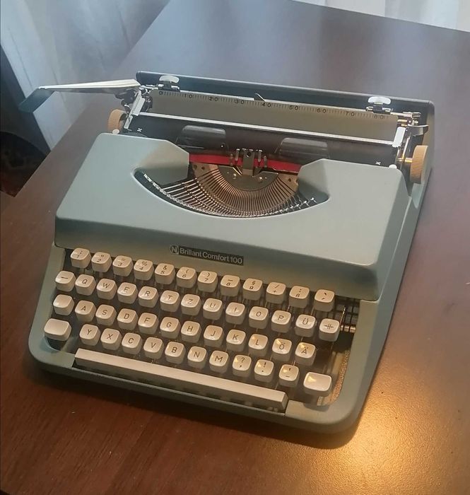 Mașina de scris Brillant Comfort 100 japoneza
