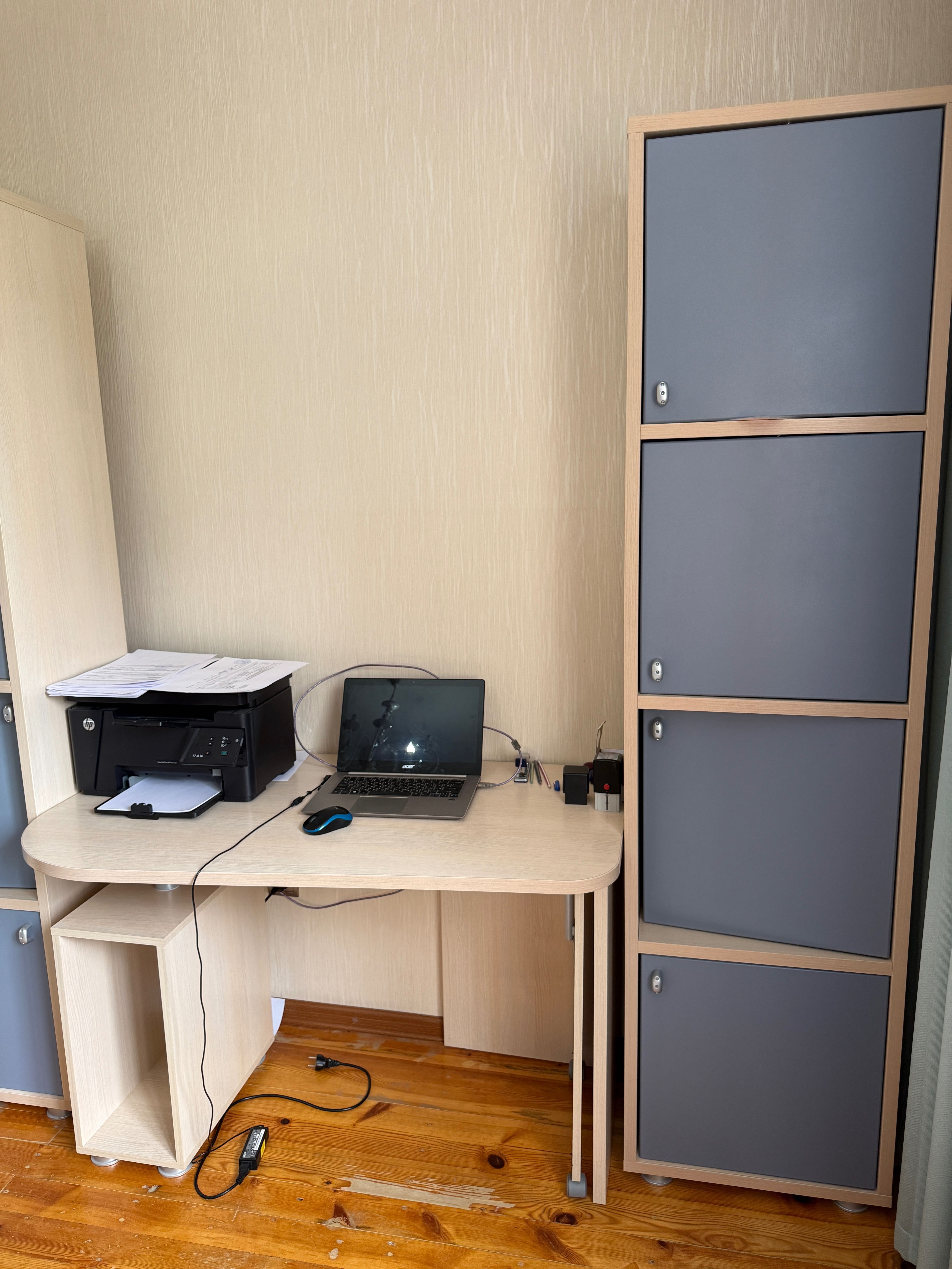 Продается шкаф, стол для компьютера