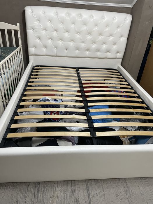 Продам кровать двухспальную