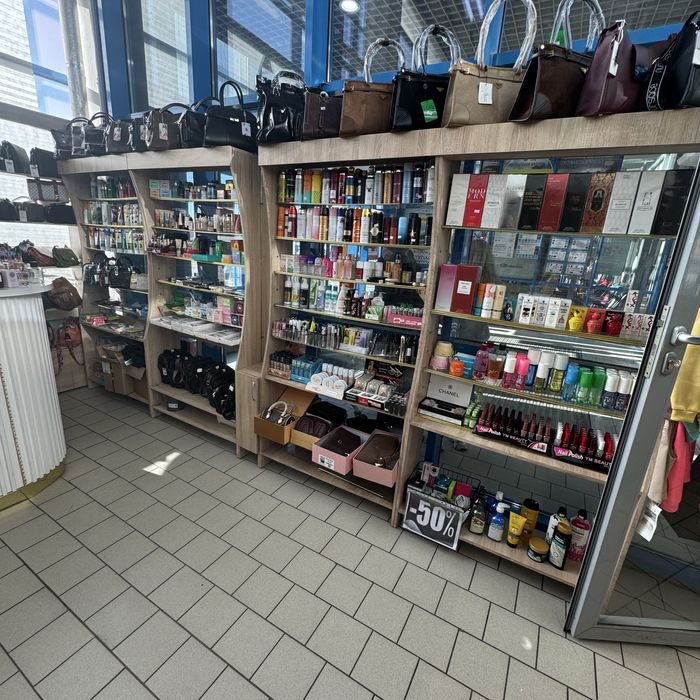 Продам ветрины все на фото за 20,000 т