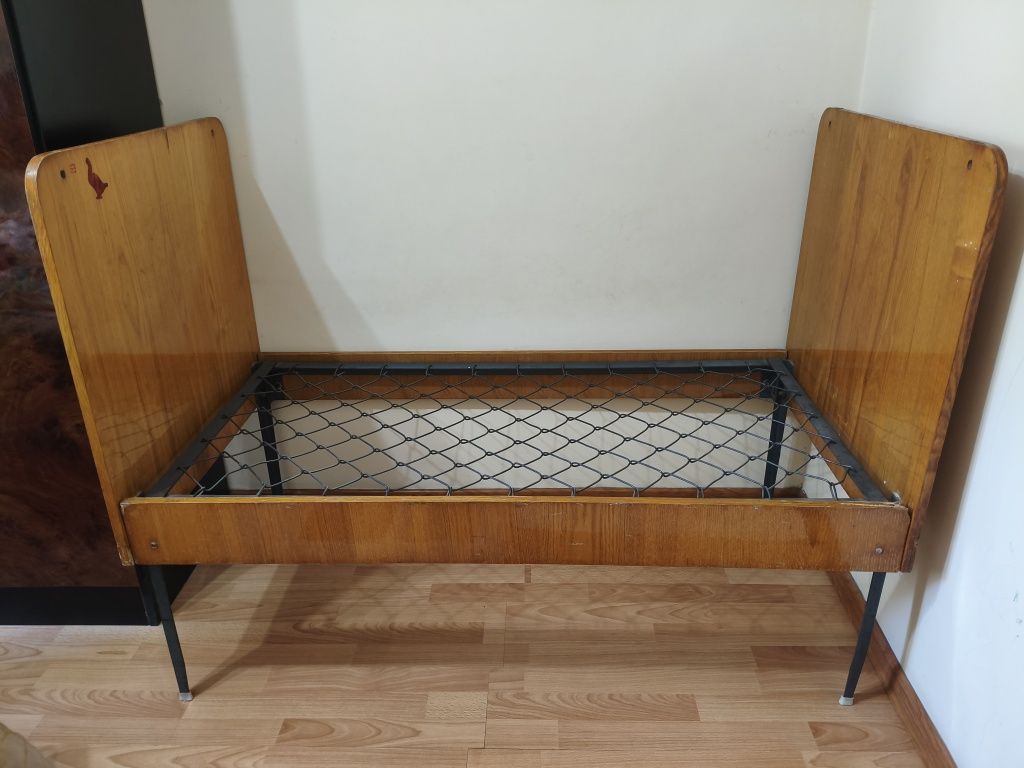 Продам советскую детскую кроватку