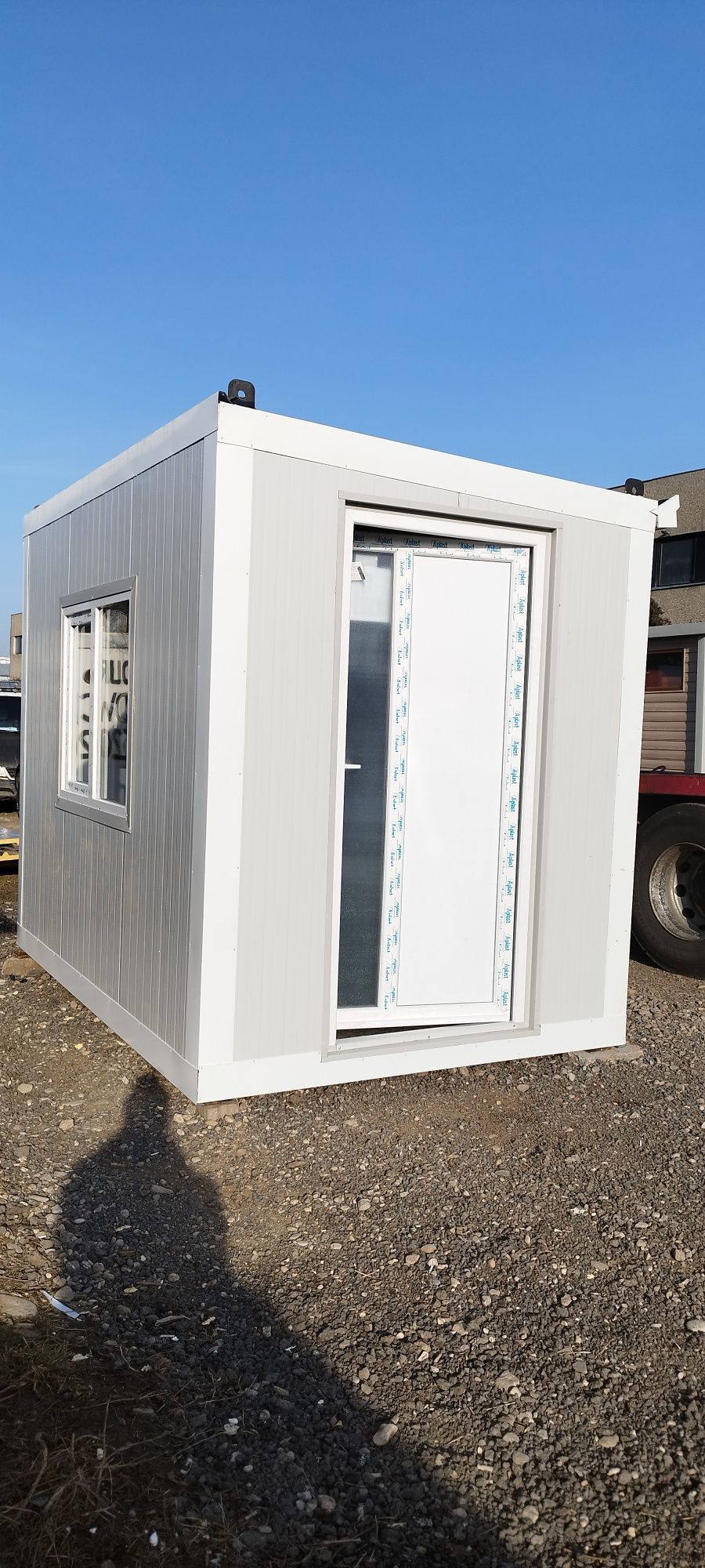 Container monobloc/modular