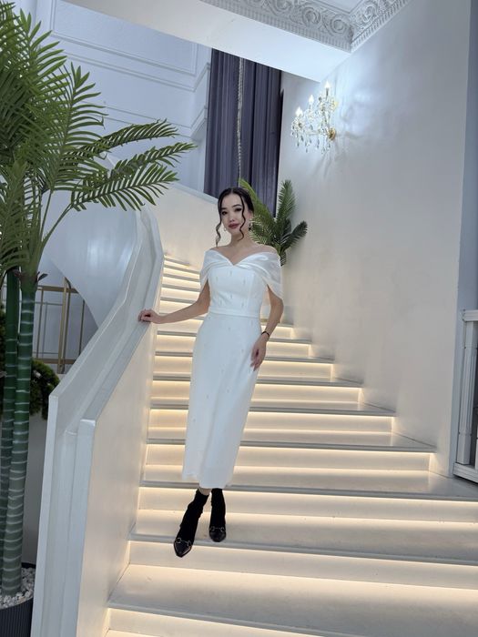 Платье белое нарядное красивое