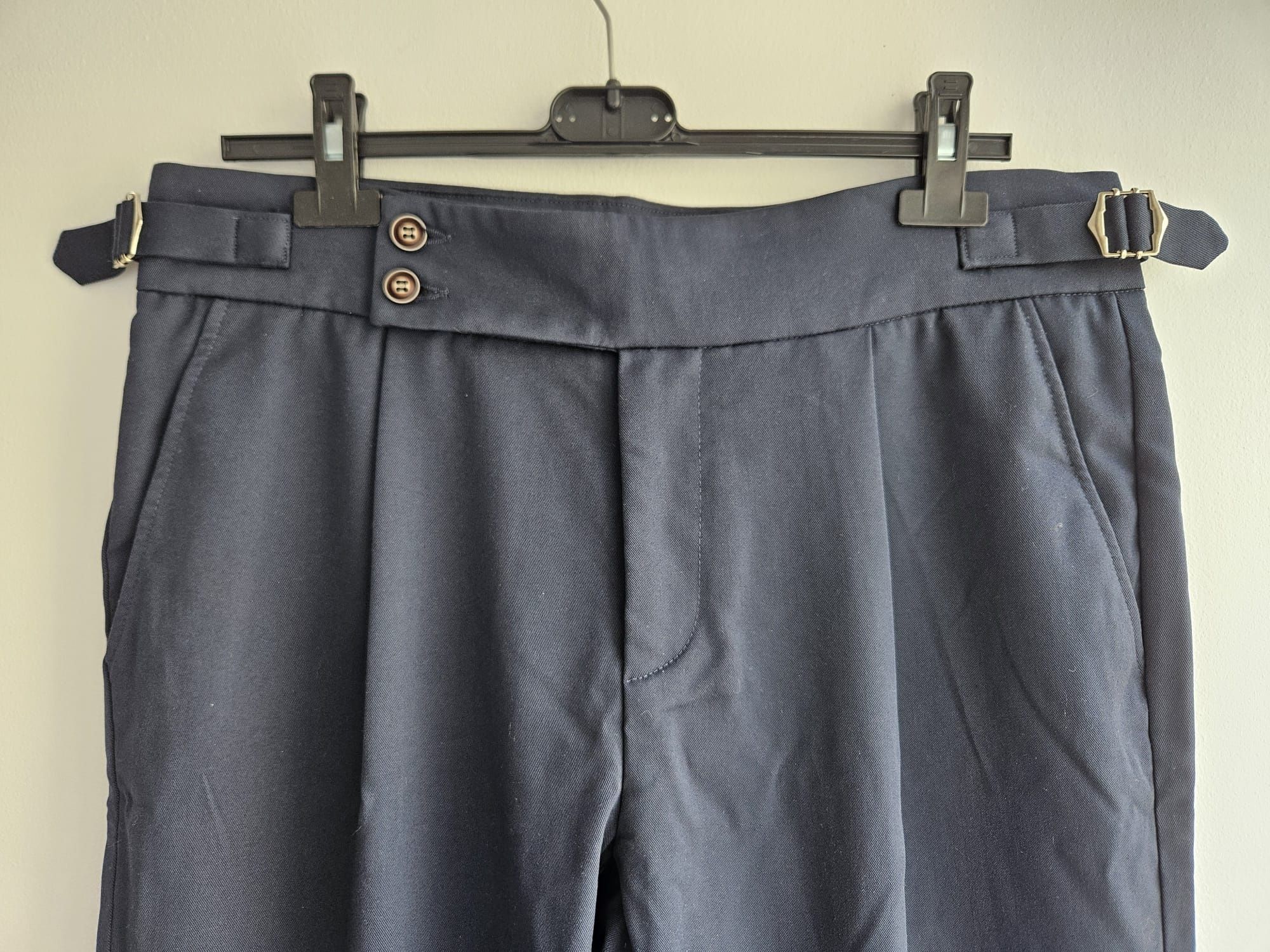 Pantaloni eleganti cu talie ajustabilă