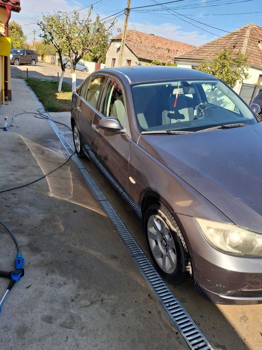Masina de vinzare BMW seria 3 benzina