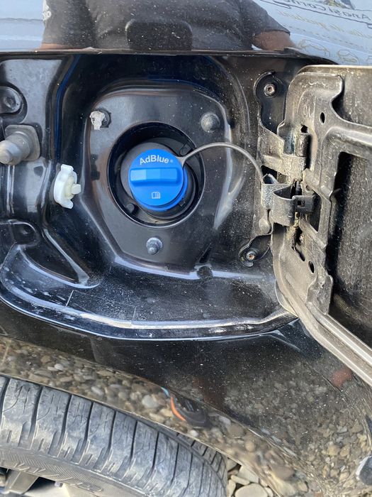 Rezervor Adblue cu pompă comlet   Nissan Navara 2.3 biturbo 90000 km