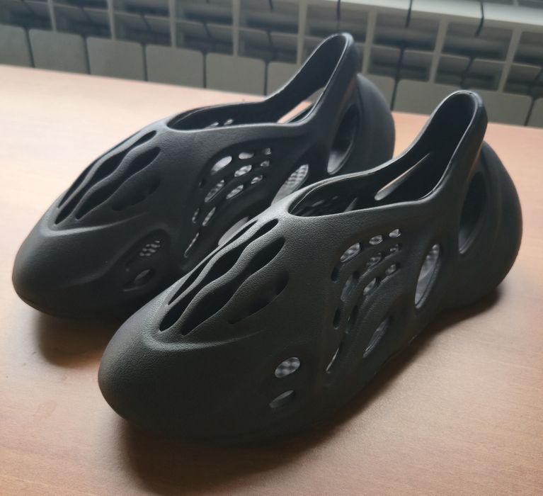 adidas Yeezy Foam RNR Onyx