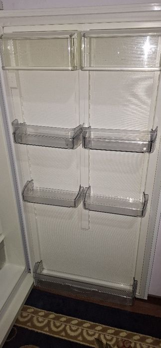 Холодильник сотилади