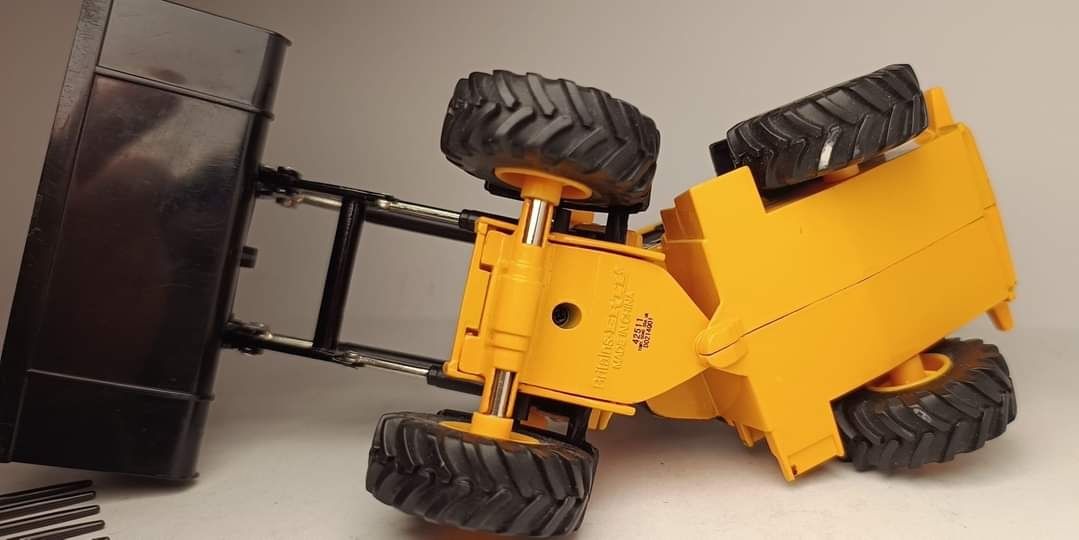 Machetă încărcător frontal JCB 416S