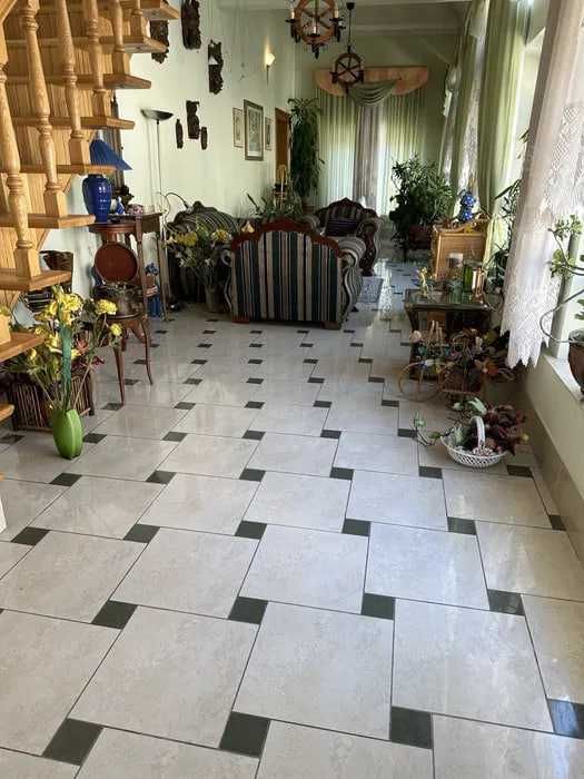 Новомосковская Продается дом Мирзо Улугбек Соток 13,6  Фасад 40м2