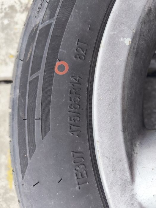 Vând 4 anvelope 175/65R14 4x100 + cauciucuri de vara negociabil