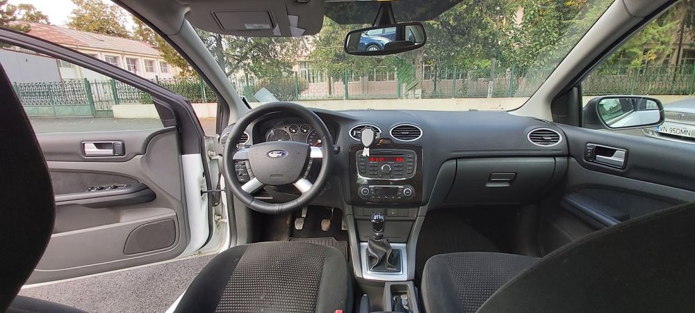 Vând Ford focus 2