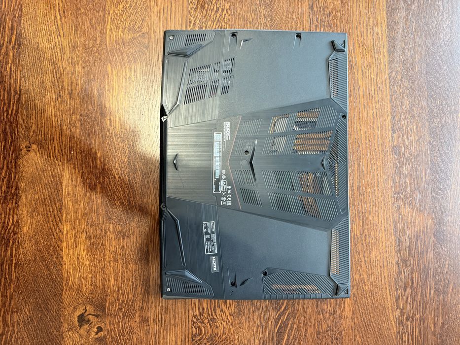 Laptop MSI Katana 120 Hz 24gb procesor: i7-10750H RTX2060 6GB