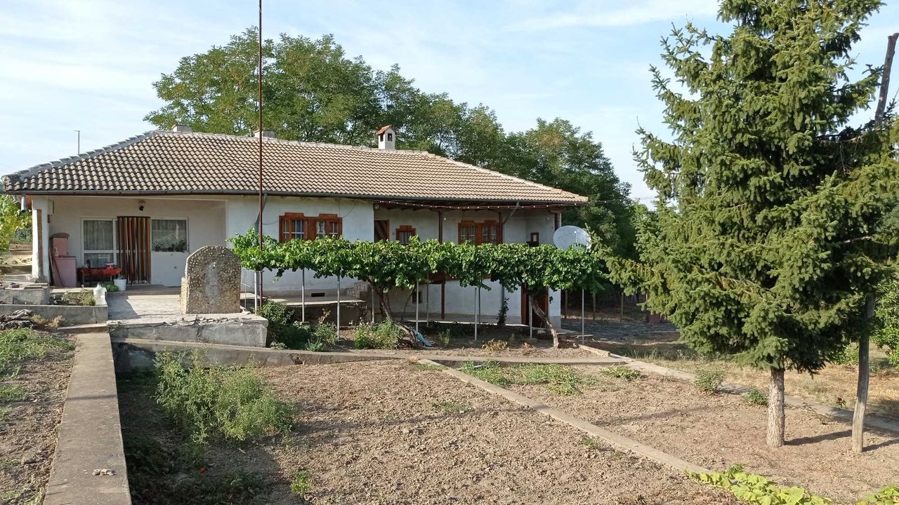 Продава се Къща в Силистра, Изток - 100 кв.м за 332 €/кв.м - Снимка #1