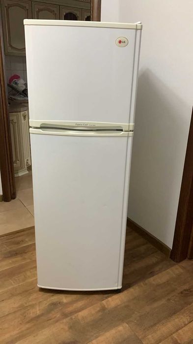 Продам холодильник LG недорого , торг