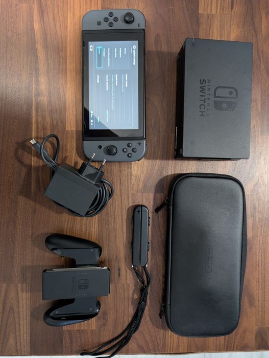 Nintendo Switch 1 + Super Mario Odyssey