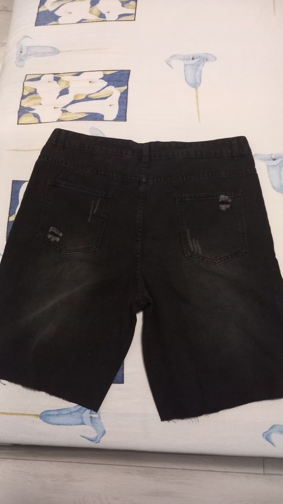 Pantaloni scurti de blugi Noi!