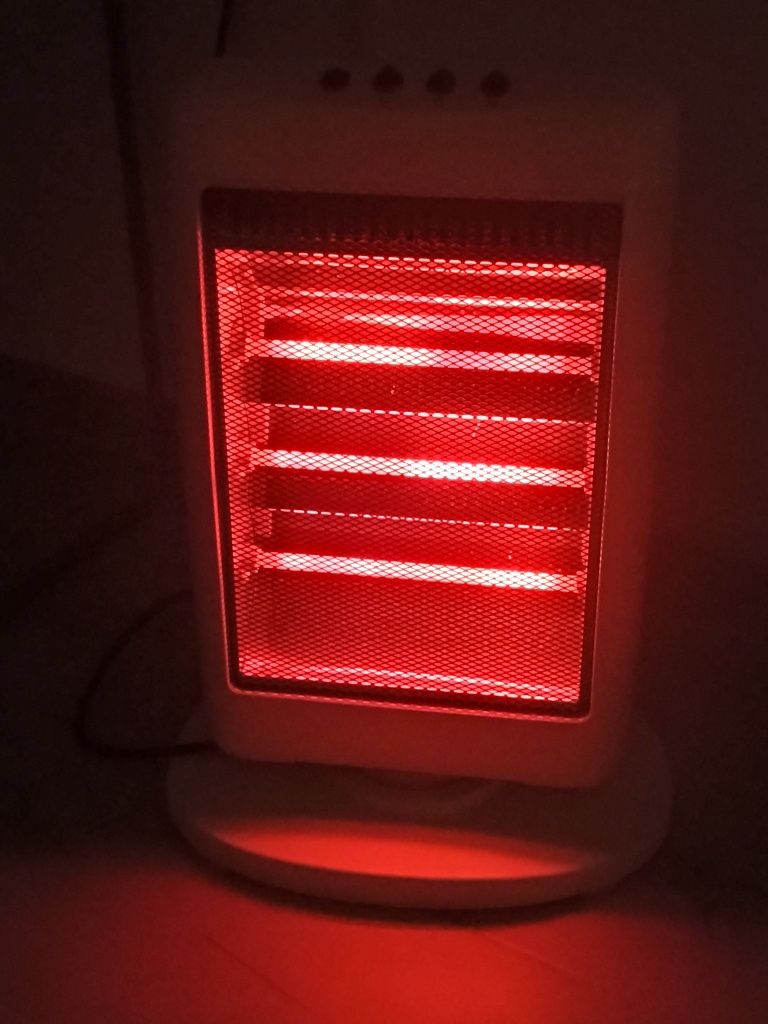 Calorifer -radiator Quartz 1200 w 
Dimensiuni /preț 
-50x60 c