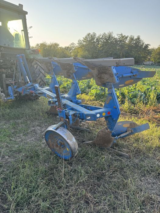 Vând Plug reversibil hidraulic RABEWERk 2+1