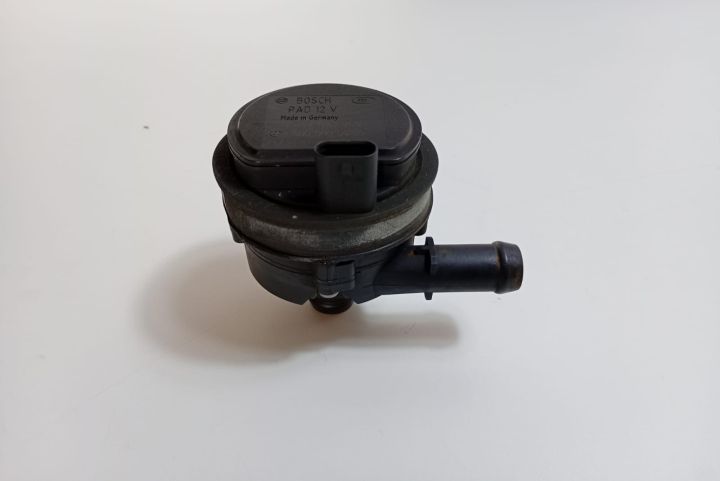 Pompa  recirculare apa A0005000686 Mercedes-Benz GLA-Class  seria