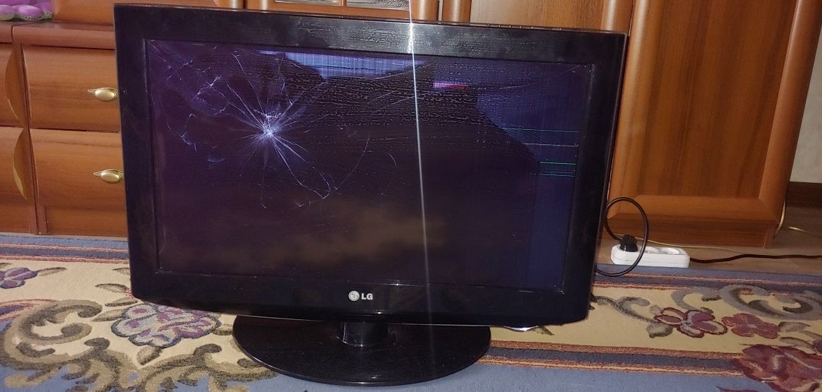 Телевизор LG - 2011г.