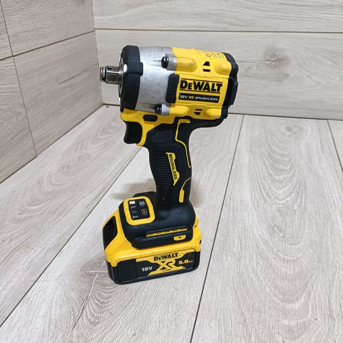 Impact 406Nm cu patrat 1/2  DeWalt DCF921