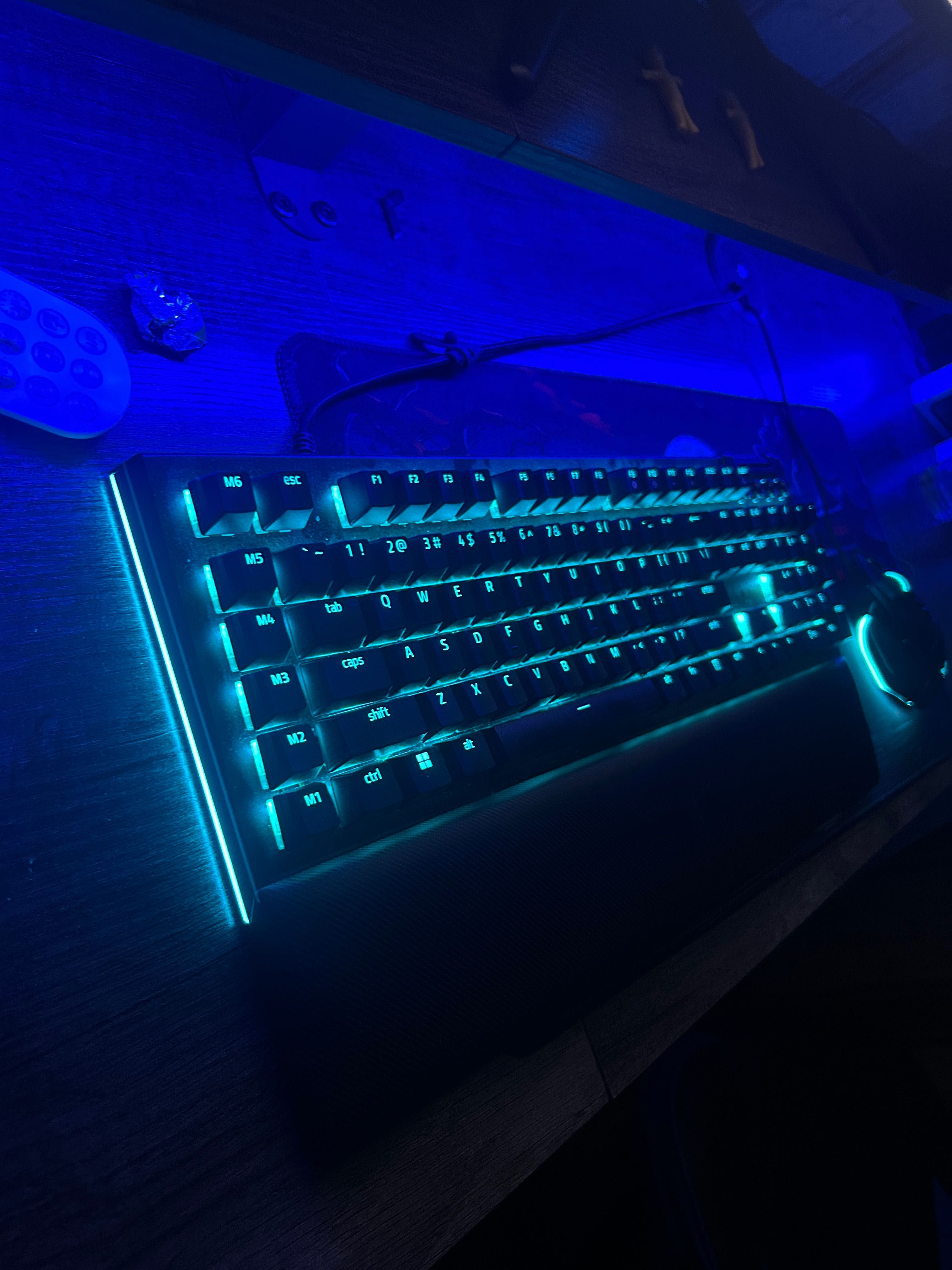 Клавиатура Gaming BlackWidow V4 (Green Switch), Механична