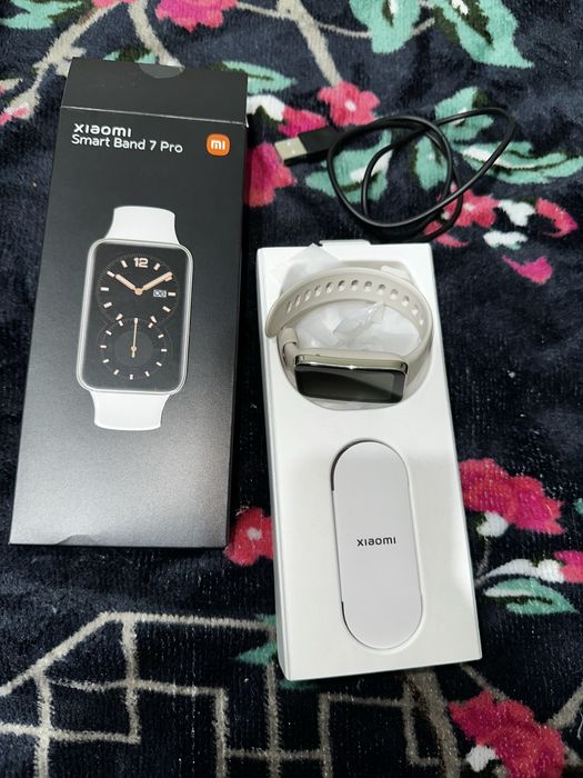 Срочно продаются новые смарт-часы Xiaomi Band 7 Pro по выгодной цене