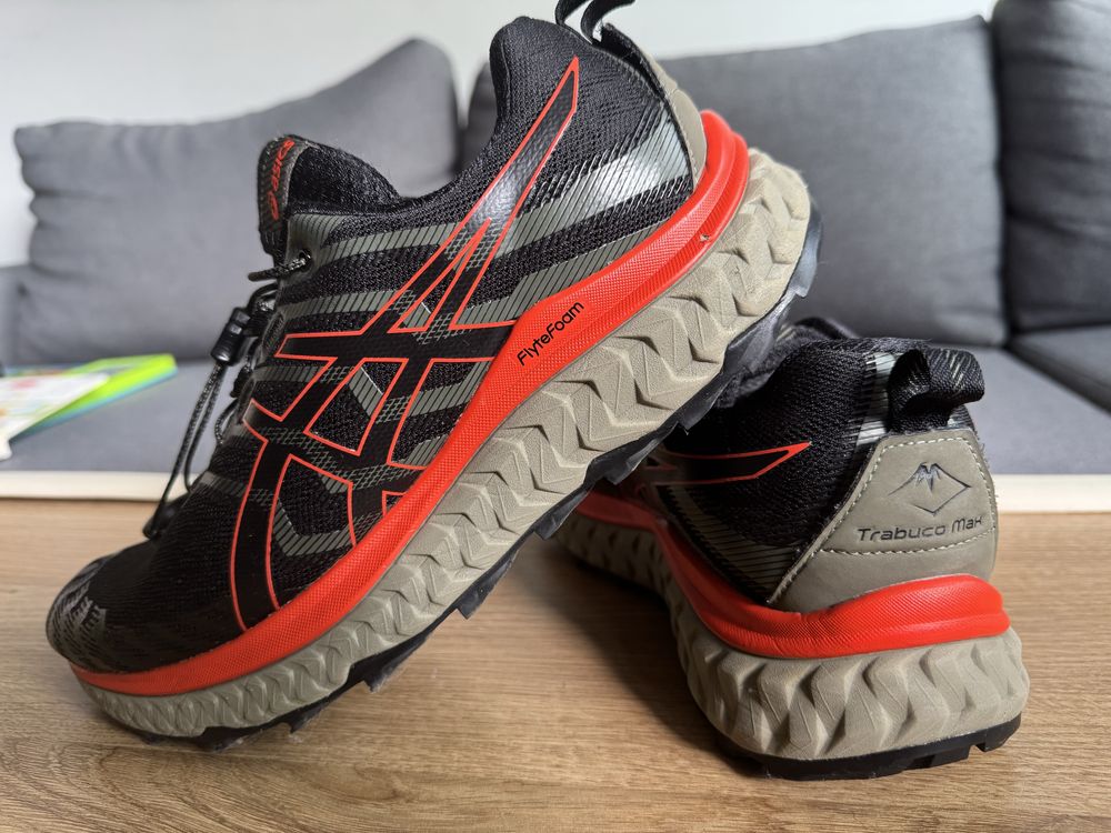 Маратонки Asics 42 н-р