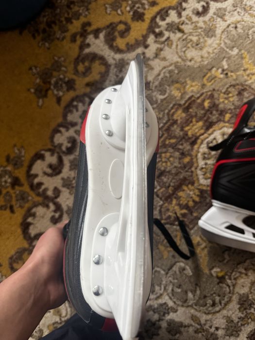 Vand patine de hockey 43