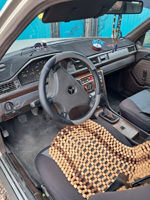 Мерседес 1990 года