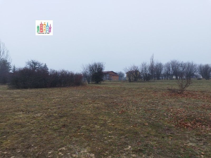 Продавам парцел в с. Вакарел