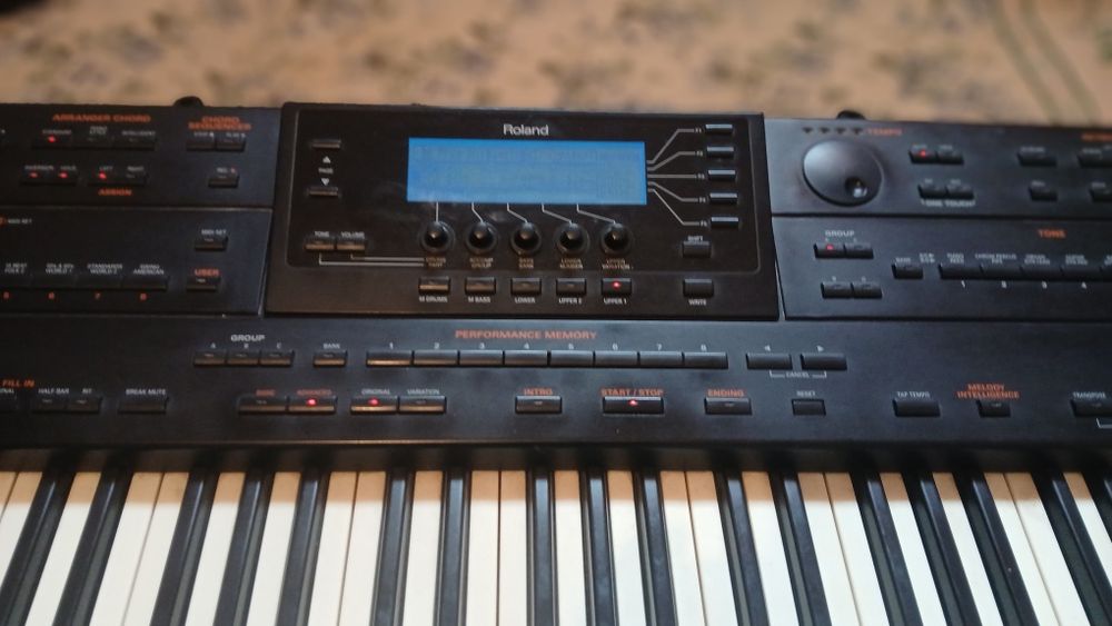 Vând roland g800
