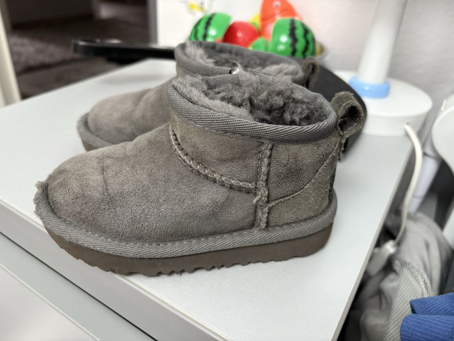 Vand Ugg marimea 23,5
