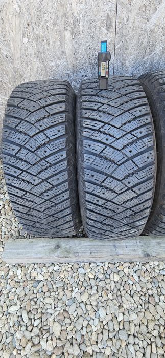 Anvelope Goodyear UltraGrip ICE Arctic Suv 4X4 225/65 R17 102T M+S