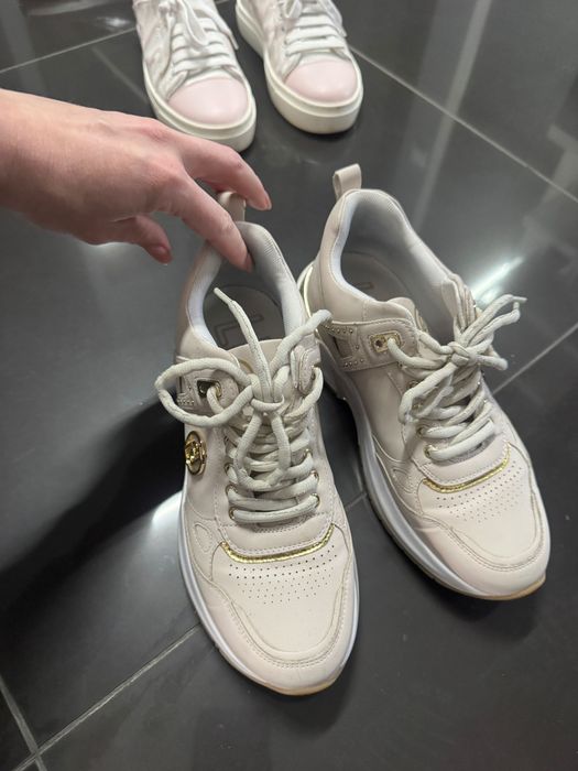 Обувки Guess тип Маратонка