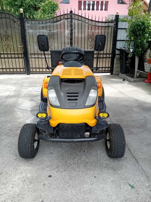 Vand Tractoraș Cub Cadet