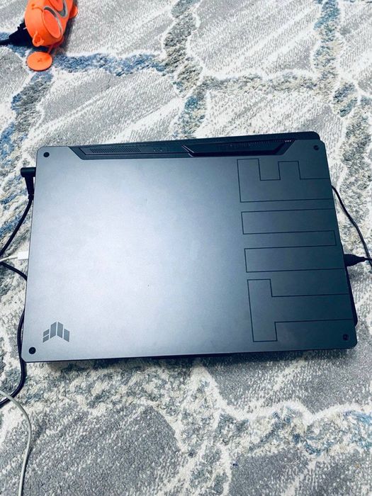 Игровой ноутбук.  Тттолоо