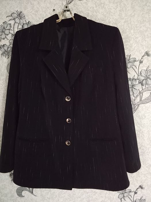 Женский пиджак, костюм, черного цвета , размер 56.