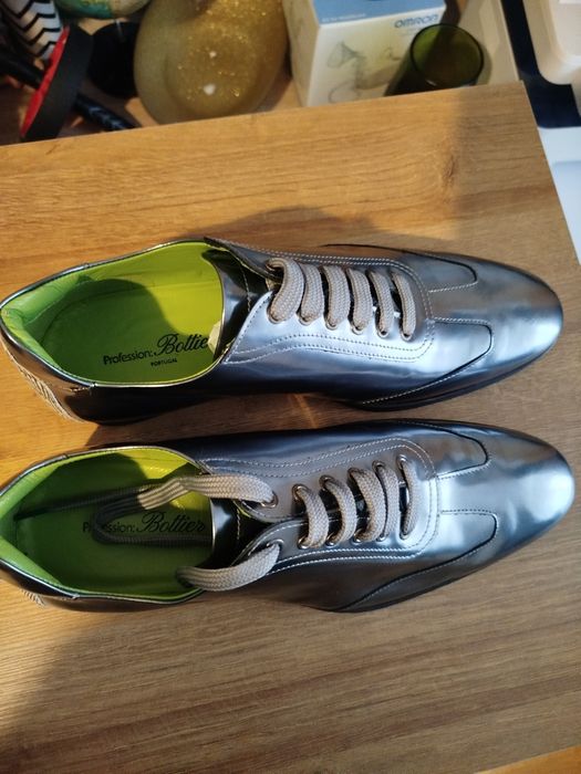 Pantofi din piele naturală lăcuită marca Portugalia
