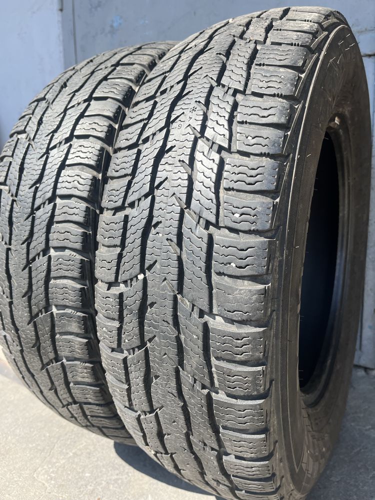2 бр. гуми за бус 205/75/16C Nokian DOT 1419 6,5 mm